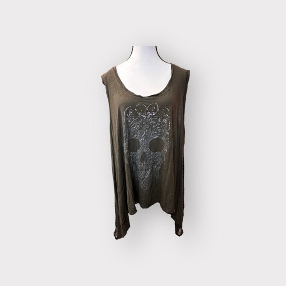 Women’s Torrid Olive Green Shark Bite Hem Skull Tee with Sheer Striped Back 1 1X - Picture 2 of 9